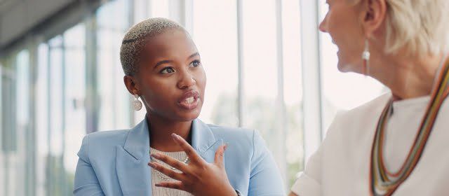 project manager communicating project risks